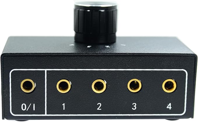 Power No Noise 1/8" 1 in 4 Out or 4 in 1 Out Audio selector 3.5 mm TRS Stereo 4 Way Channel Splitter switcher Box Switching Mini Jack No External