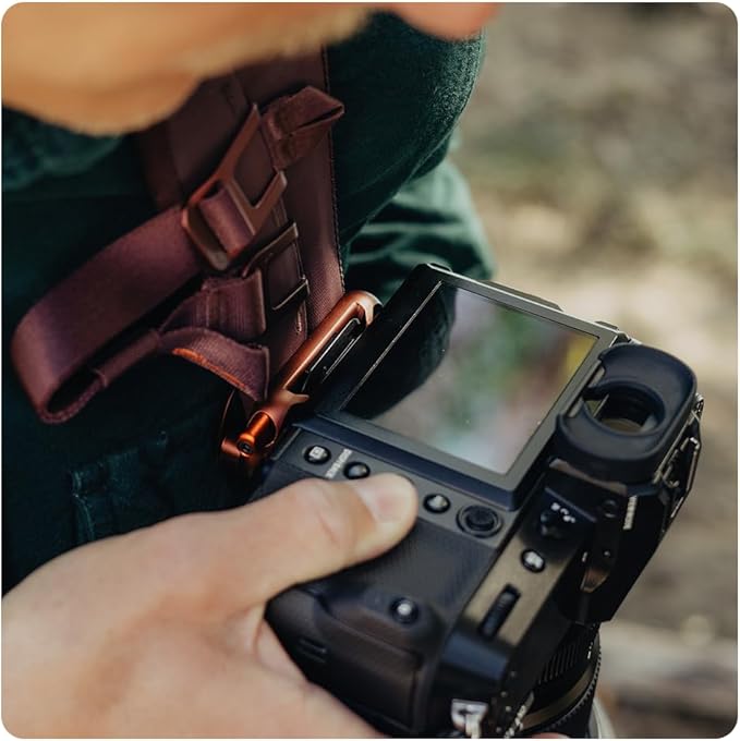 Peak Design Capture Camera Clip V3, Ocean with Plate, Holds DSLR, Compact and Point and Shoot Bodies, Secure, Stable and Accessible, Attaches to Straps and Belts, Quick Release, 200 lb Capacity